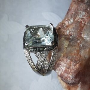 Elegant Silver and White Gemstone Ring